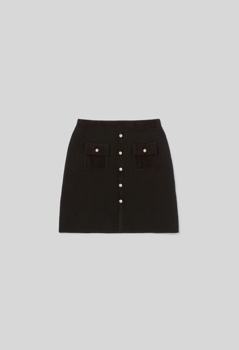 Short knitted skirt
