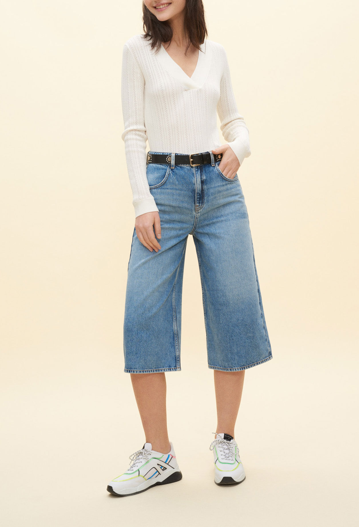 V-neck jumper