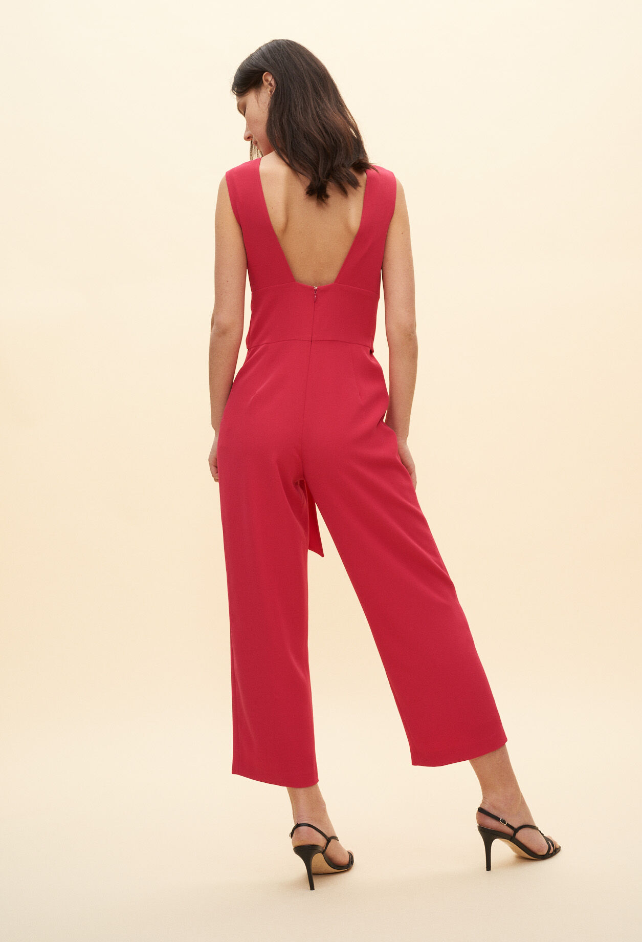 Suit with tie-waist