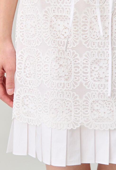 Short lace skirt