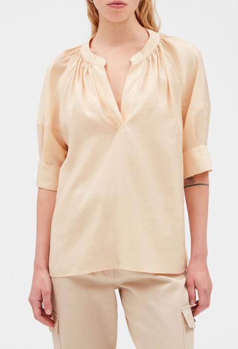 Short-sleeved blouse