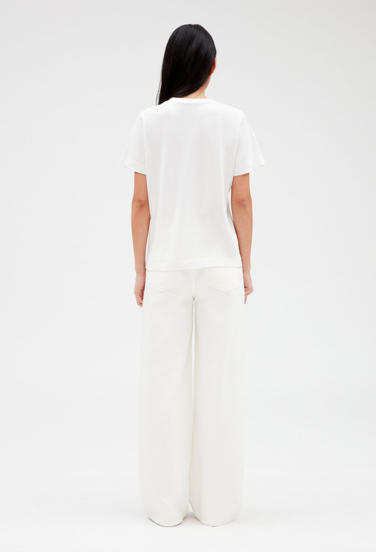 White T-shirt with embroidered pocket