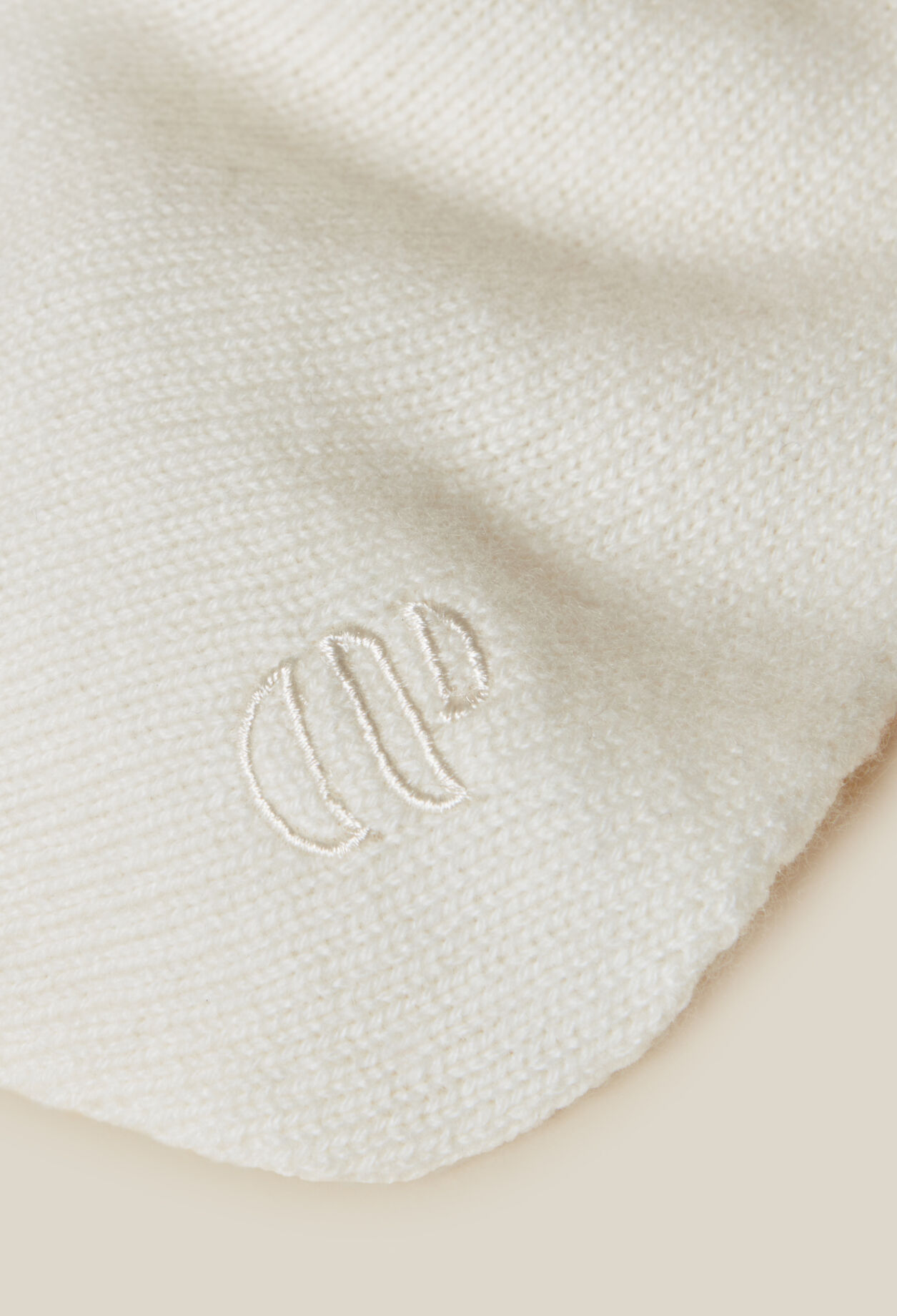 Cashmere knit scarf
