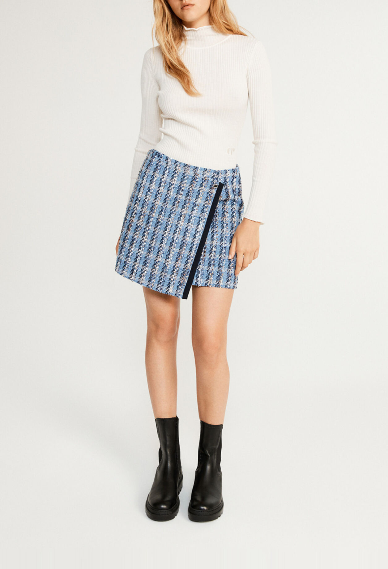 Short skirt