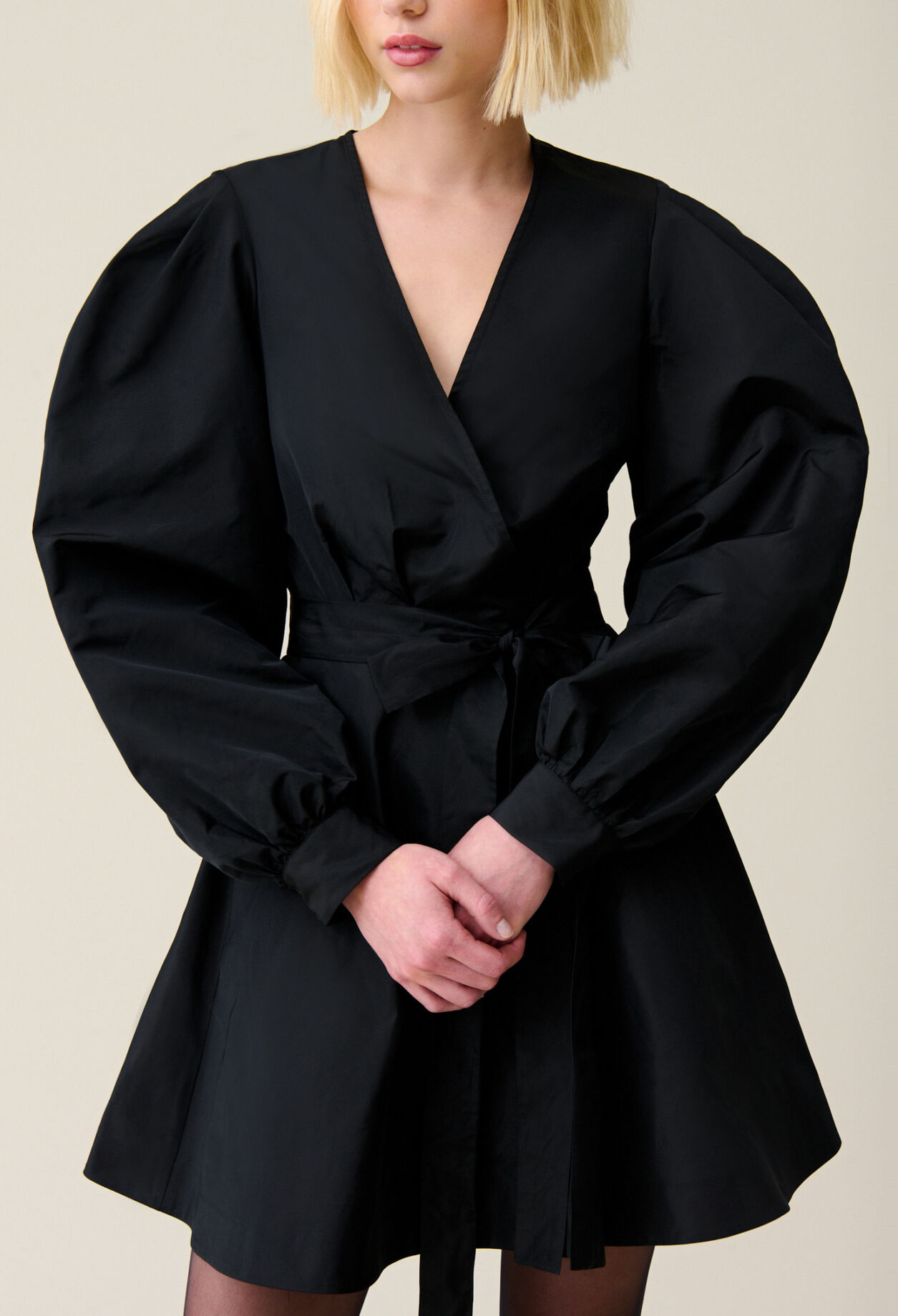 Black short dress balloon sleeves