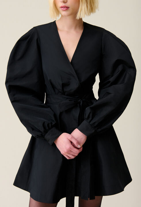 Black short dress balloon sleeves