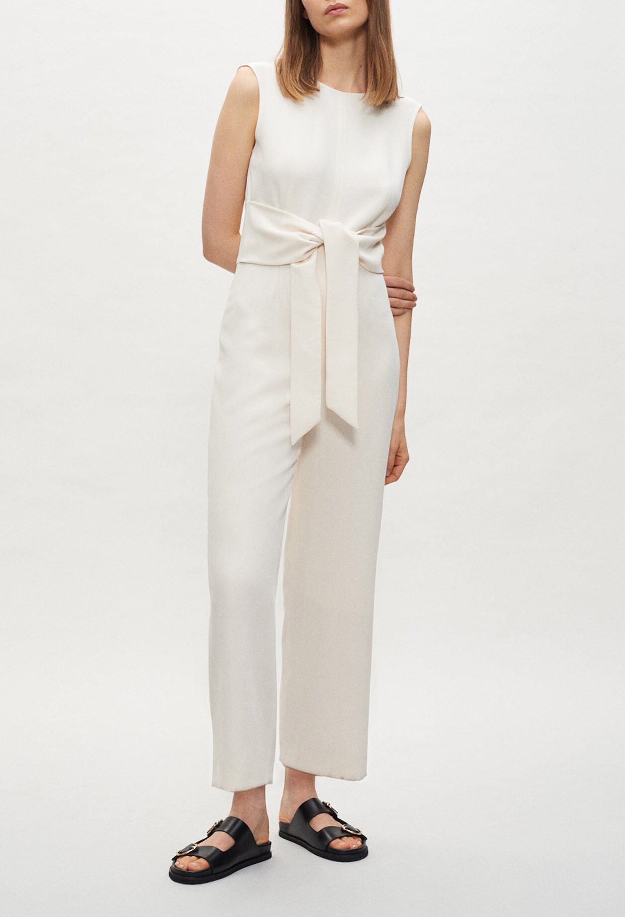Suit with tie-waist