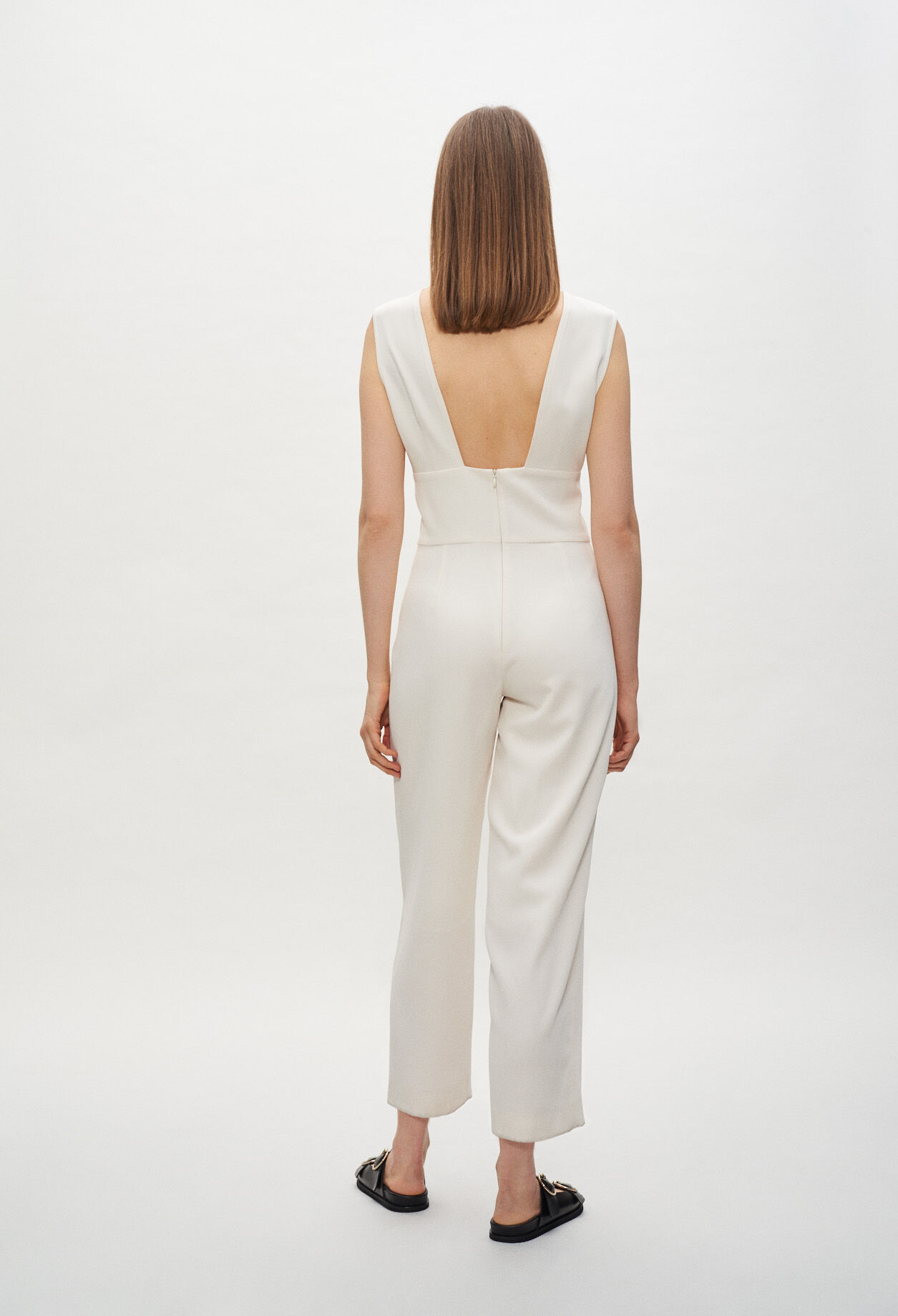 Suit with tie-waist
