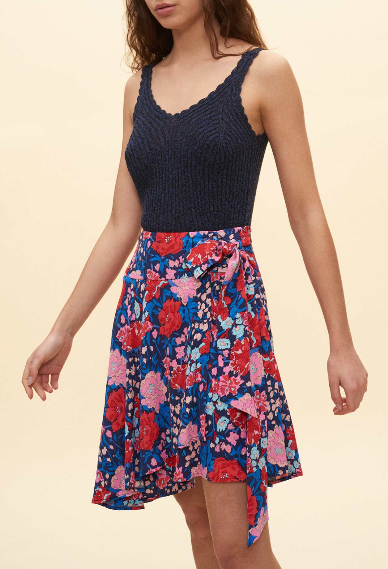 Asymmetric skirt with waist tie