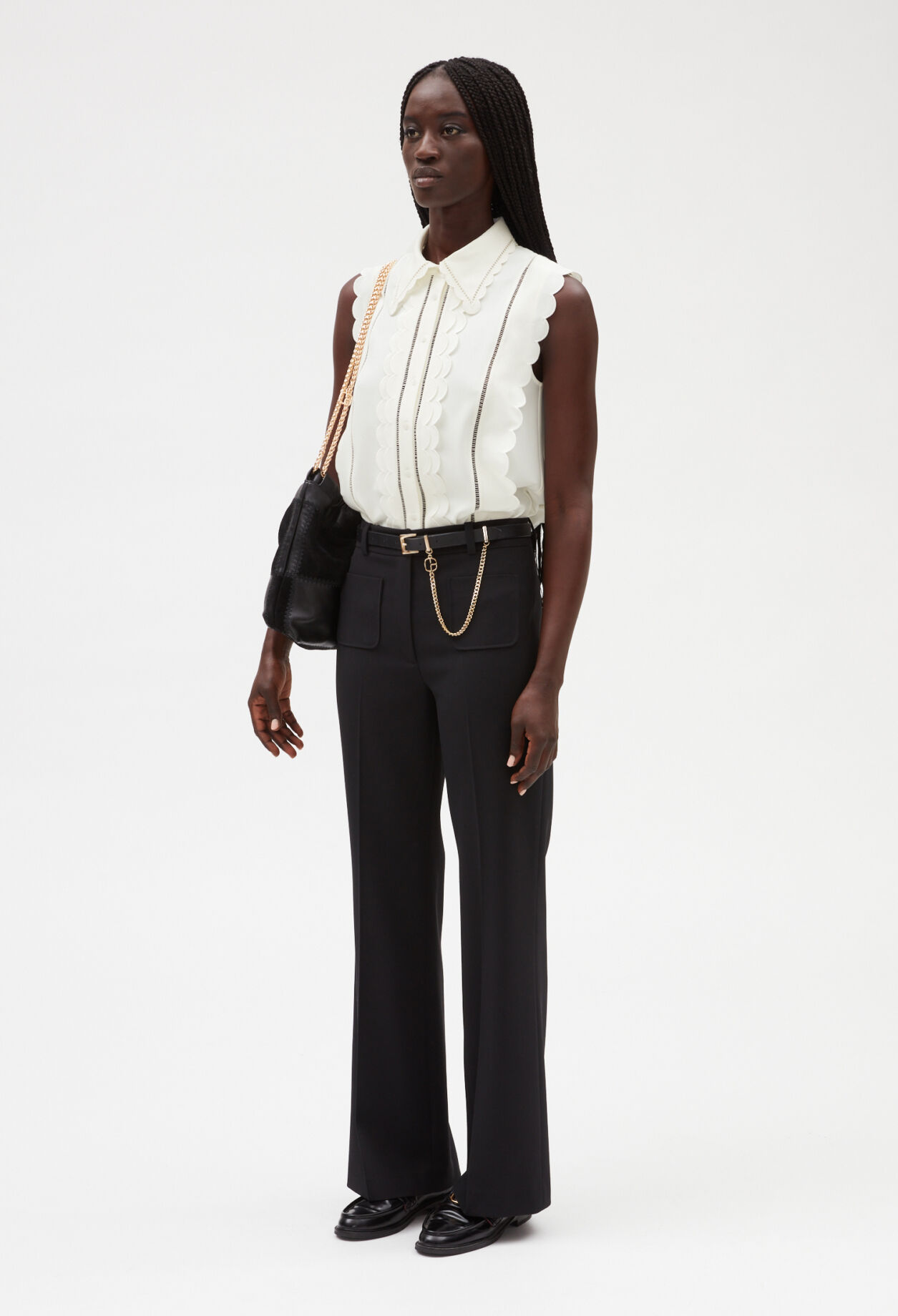 Sleeveless scalloped shirt