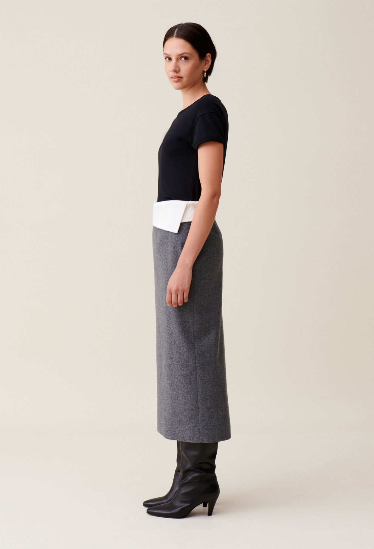 Grey pencil skirt
