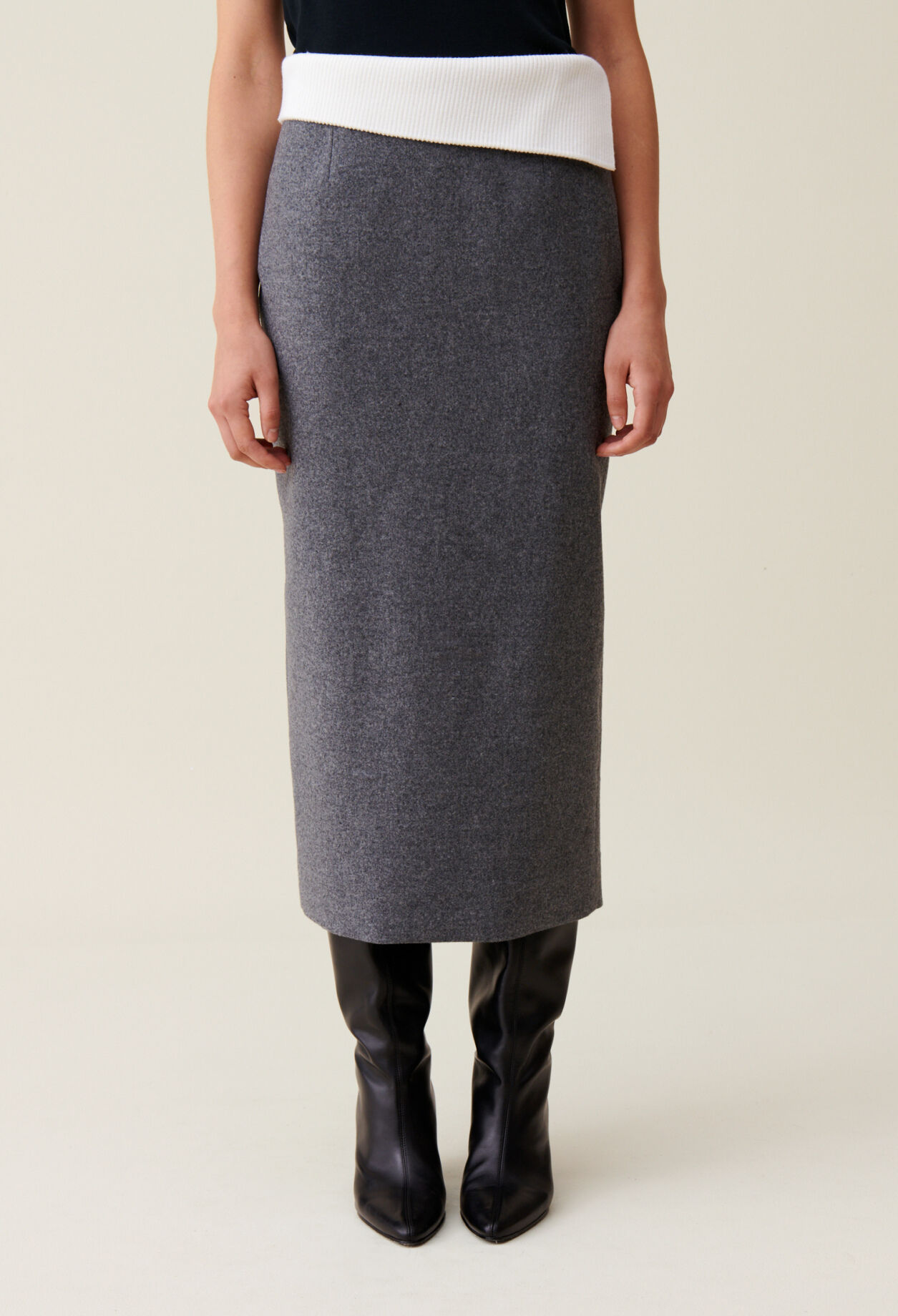 Grey pencil skirt