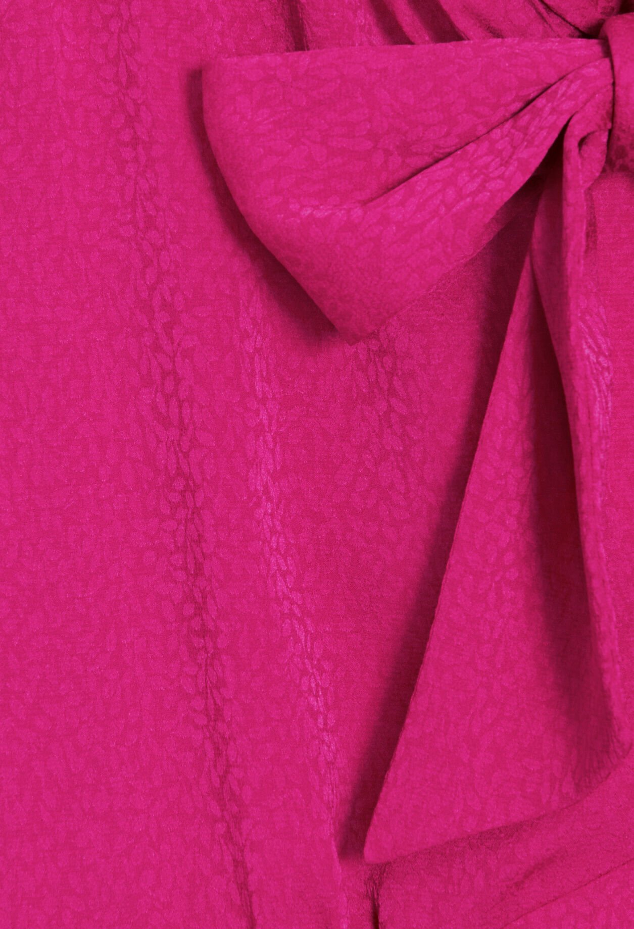 Robe fluide col lavallière