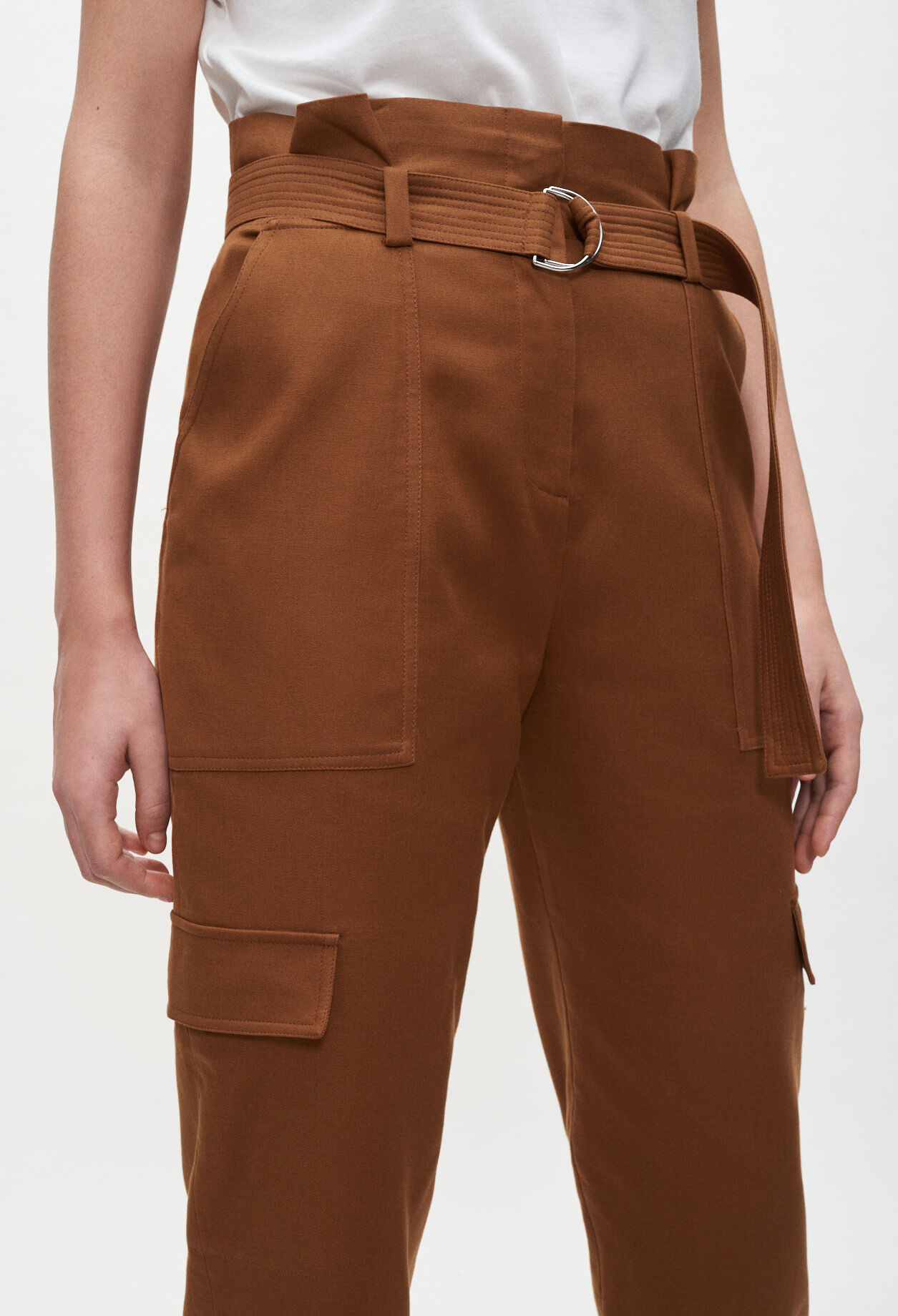 Straight-leg trousers with pockets