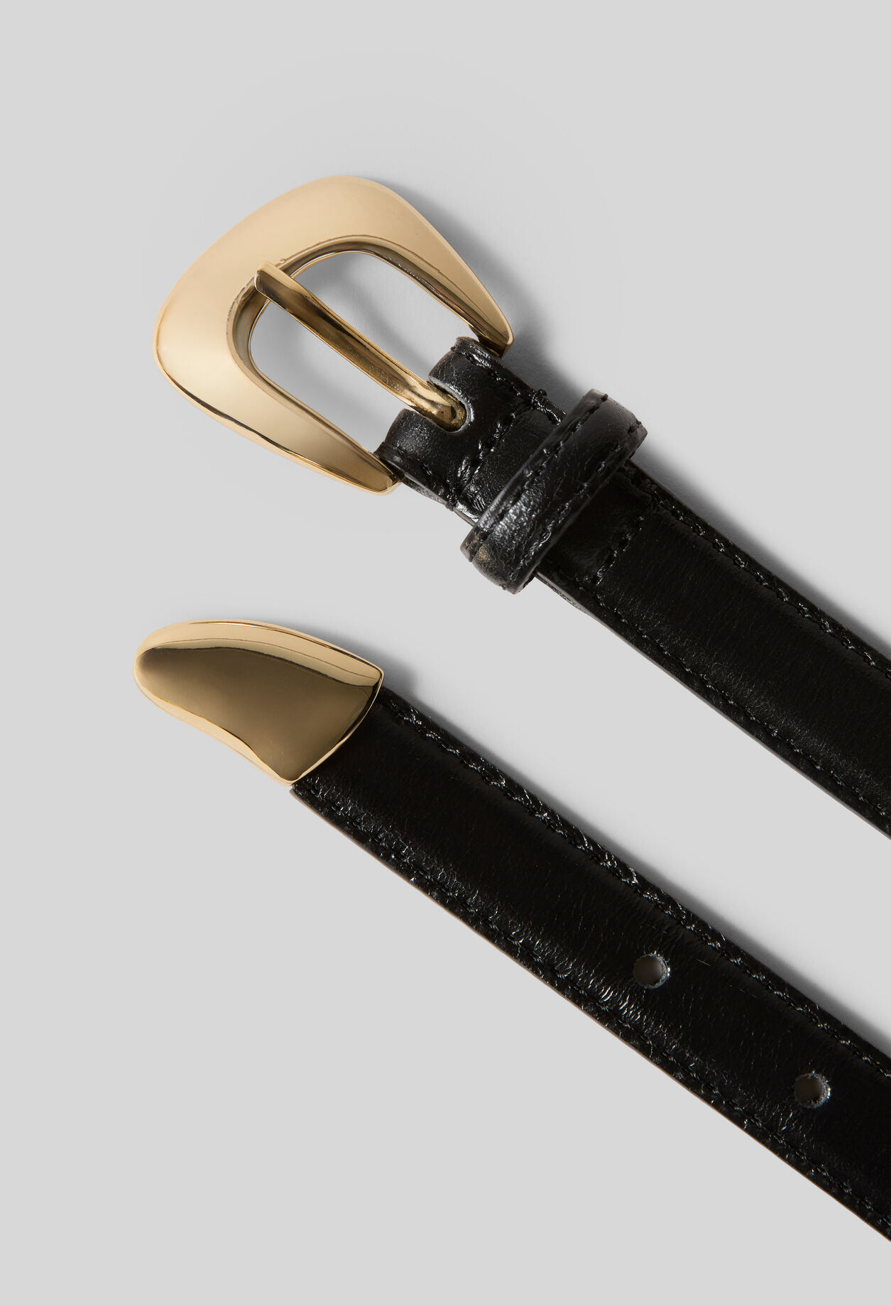 Leather belt with organic buckle