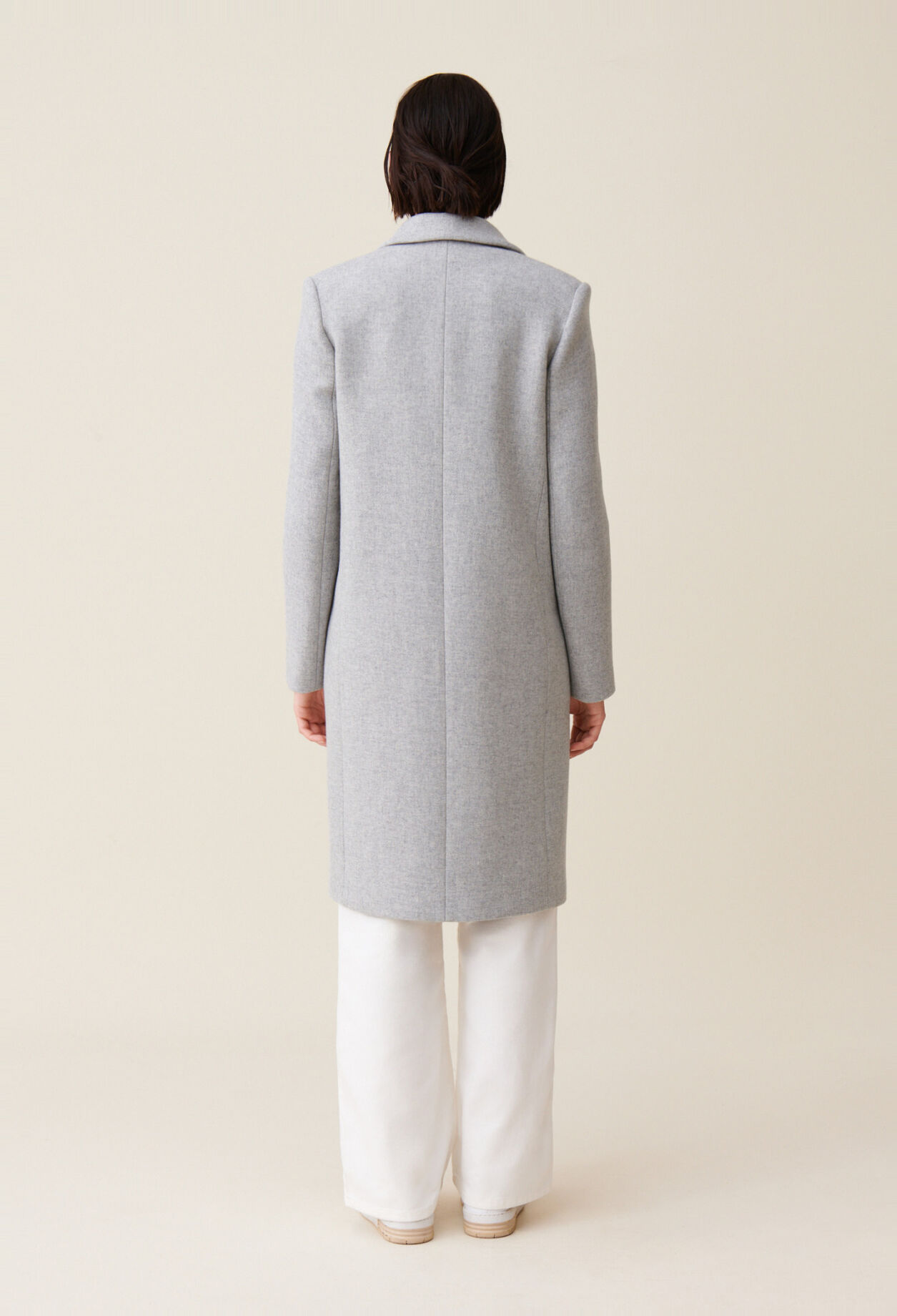Light grey mid-length tailored coat