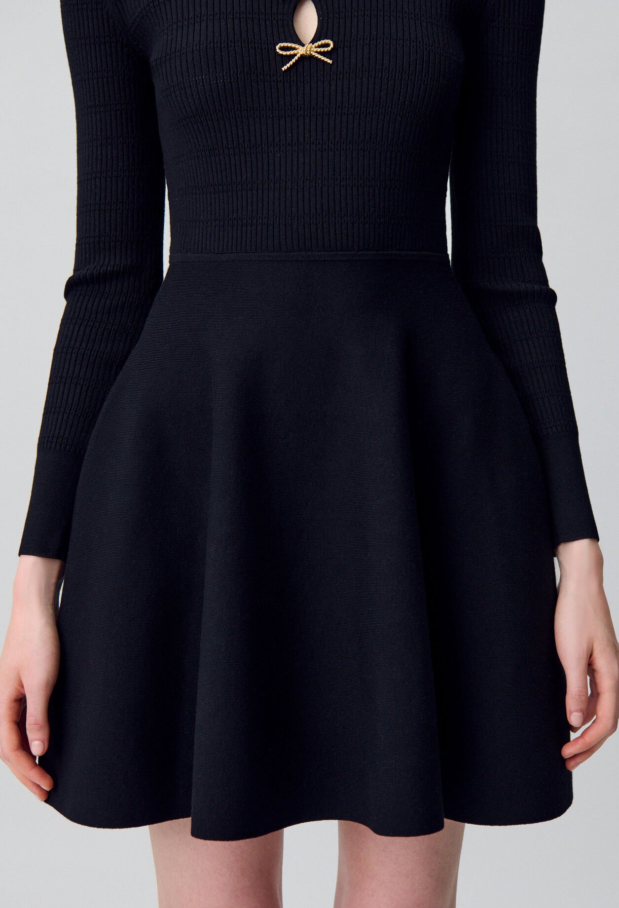 Short knitted dress with knots
