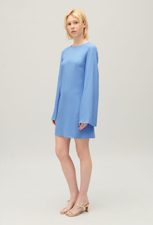 Short lavender dress with open back