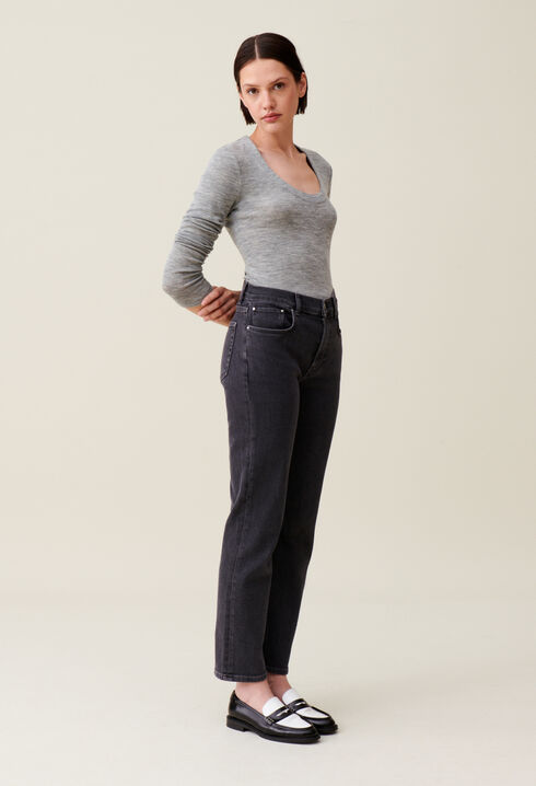 Fitted grey crew neck top