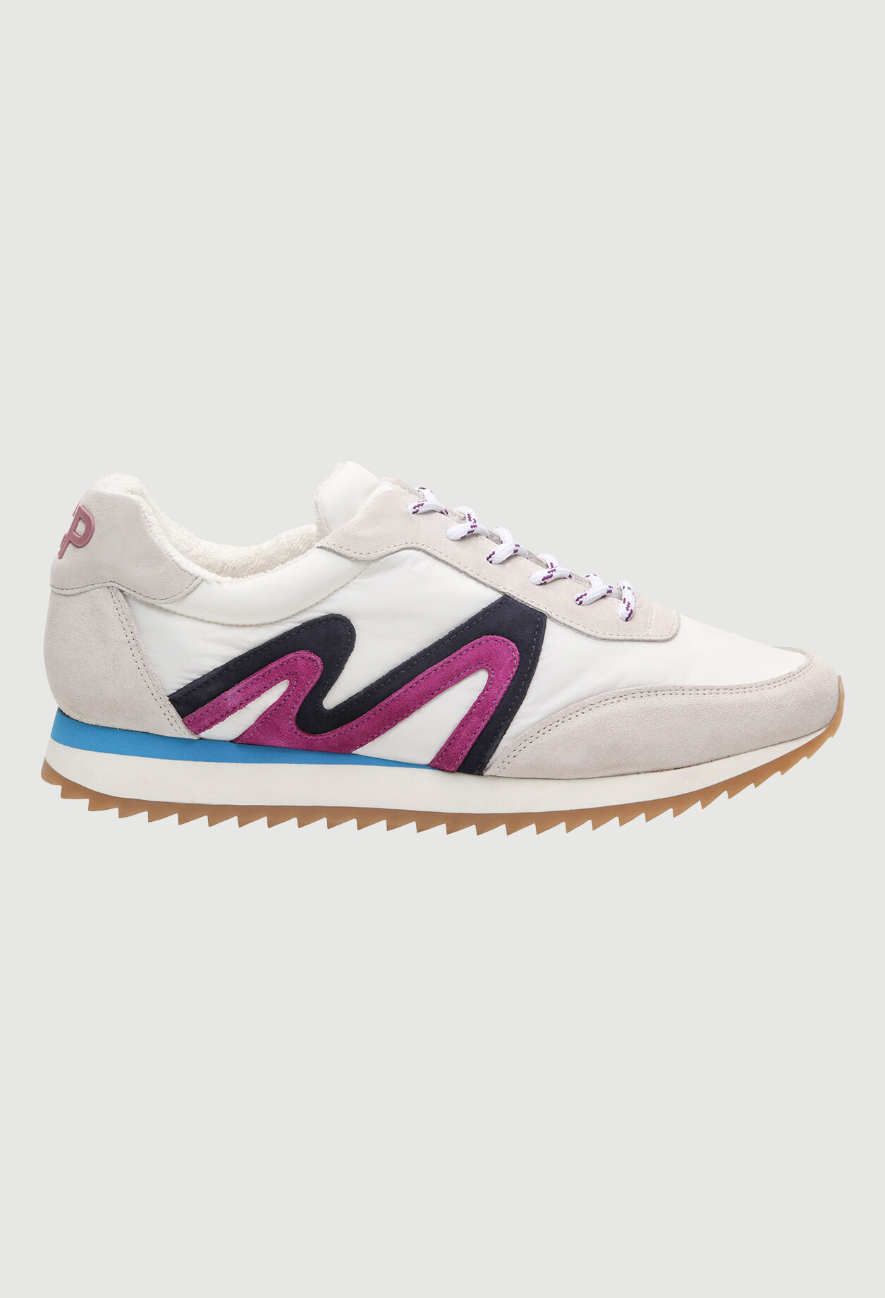 Classic lace-up trainer