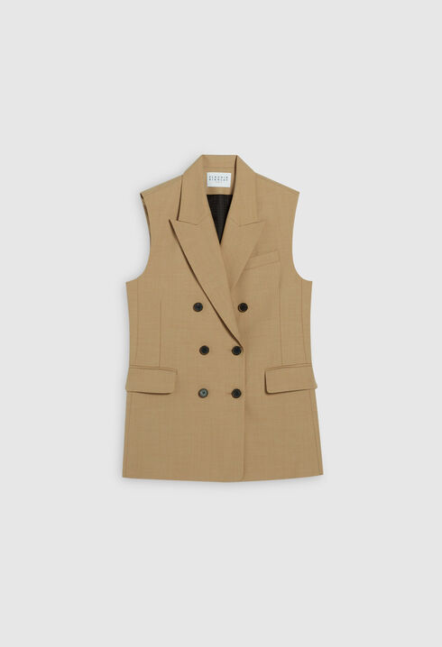 Sleeveless jacket from traceable wool