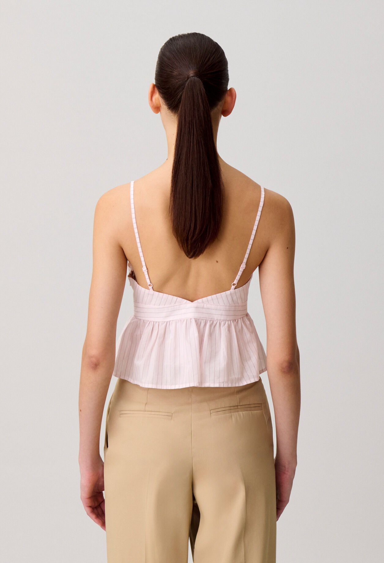 Low-cut top