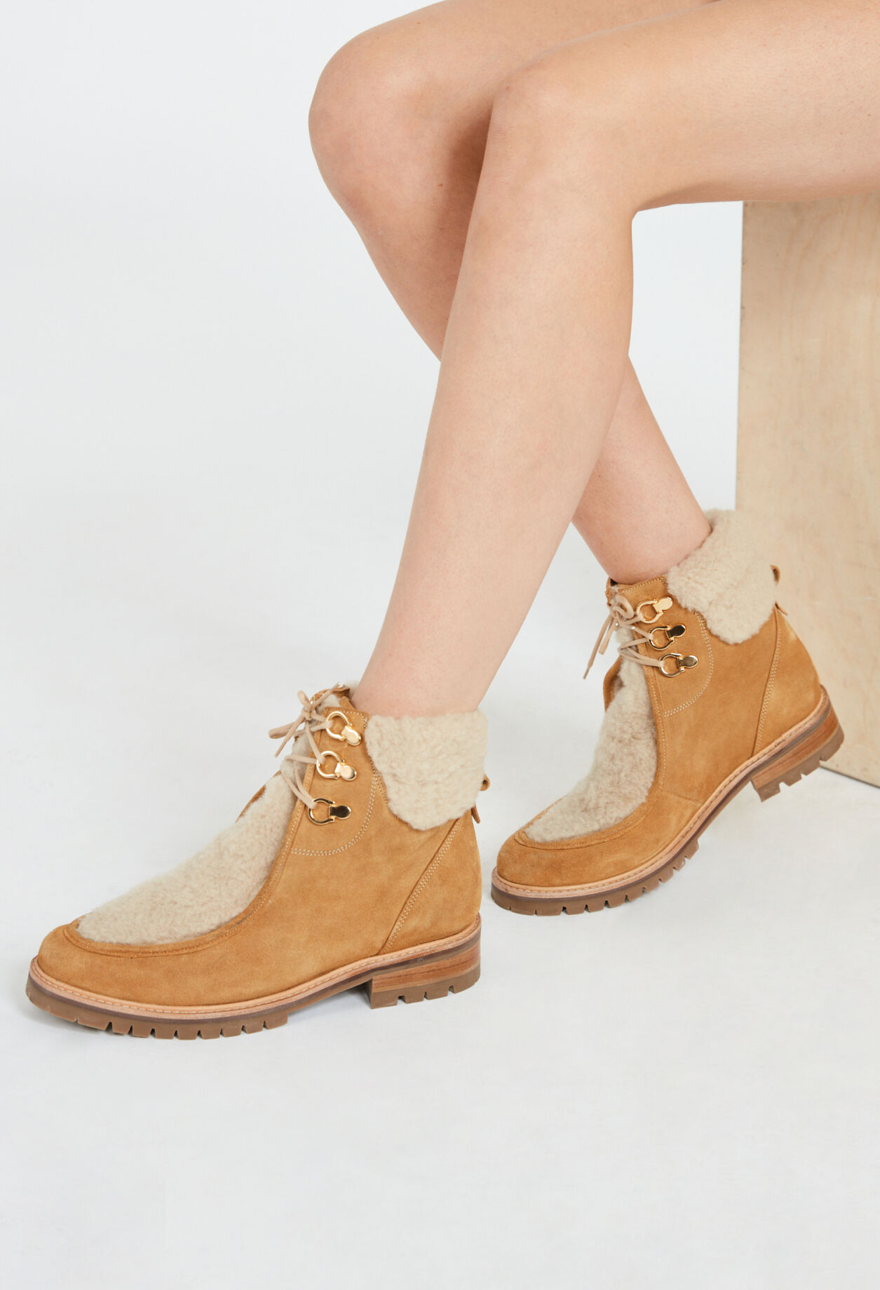 Bottines caramel effet peau lainee