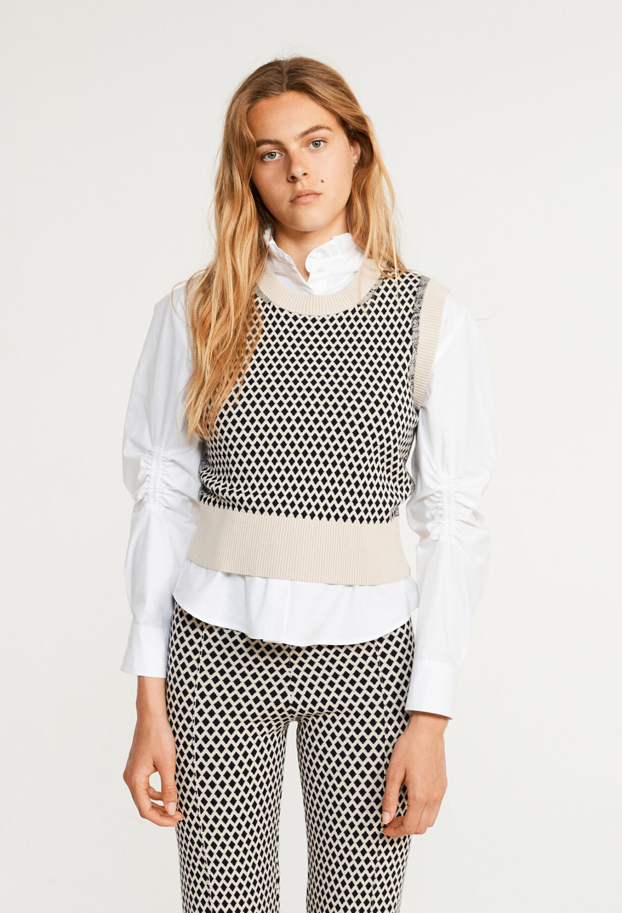Sleeveless pullover made from