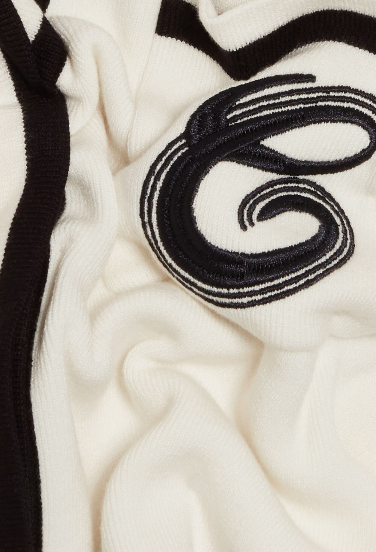 Two-tone cardigan pocket embroidery