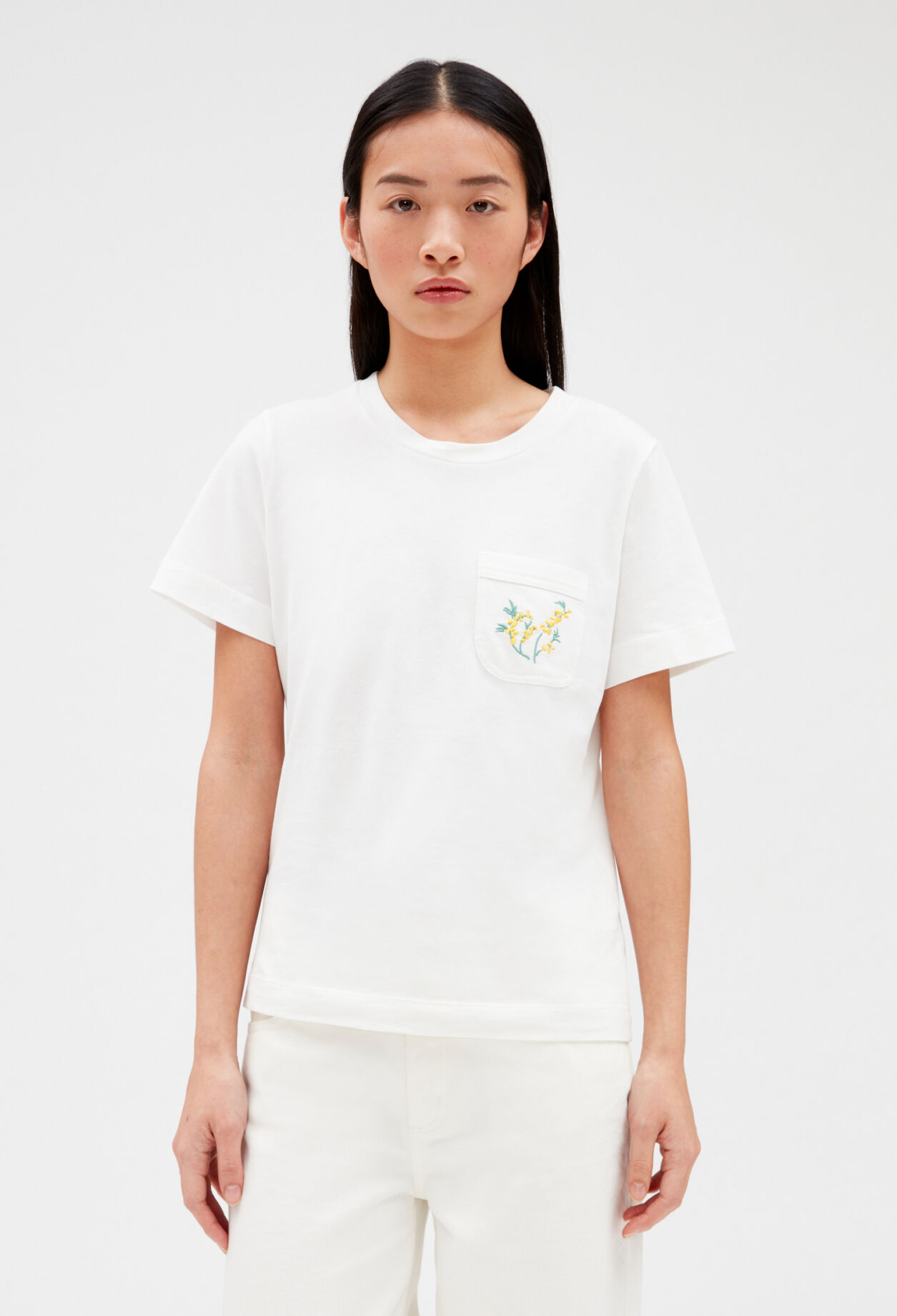 White T-shirt with embroidered pocket