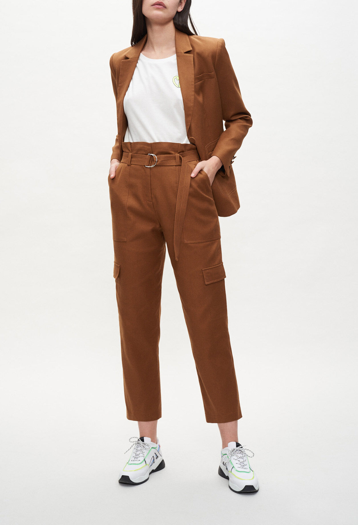 Straight-leg trousers with pockets