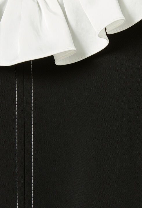 Short dress with collar