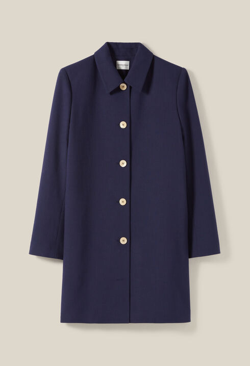 Short buttoned coat
