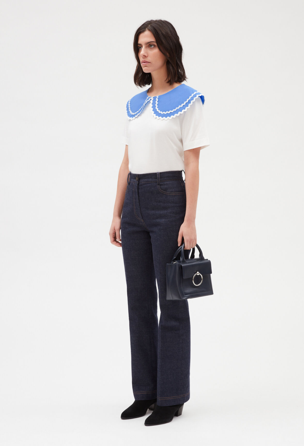 Ecru T-shirt with Peter Pan collar