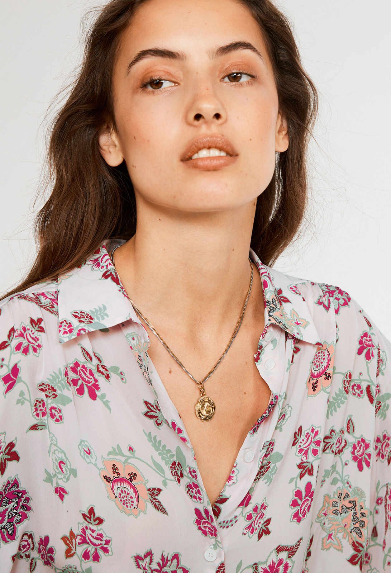 Medallion necklace