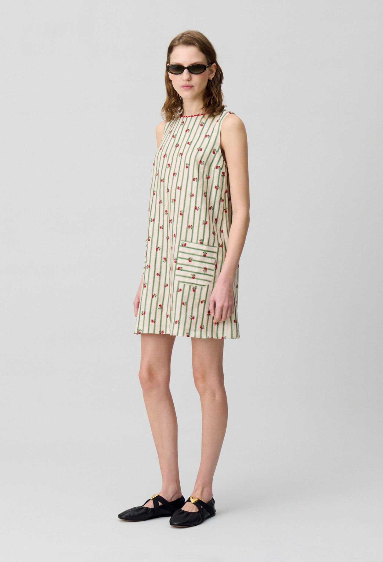 Sleeveless short dress