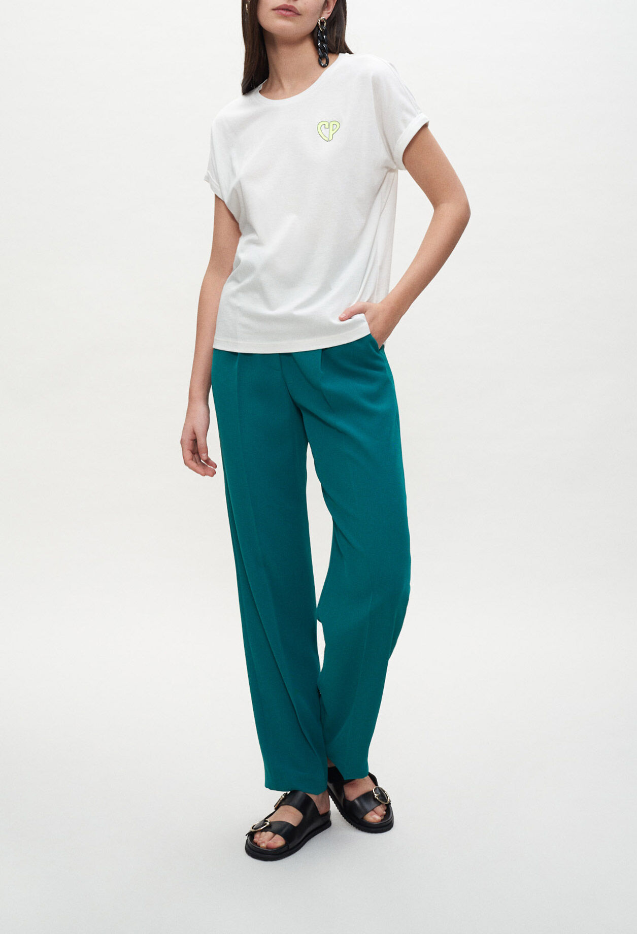 White short-sleeved T-shirt