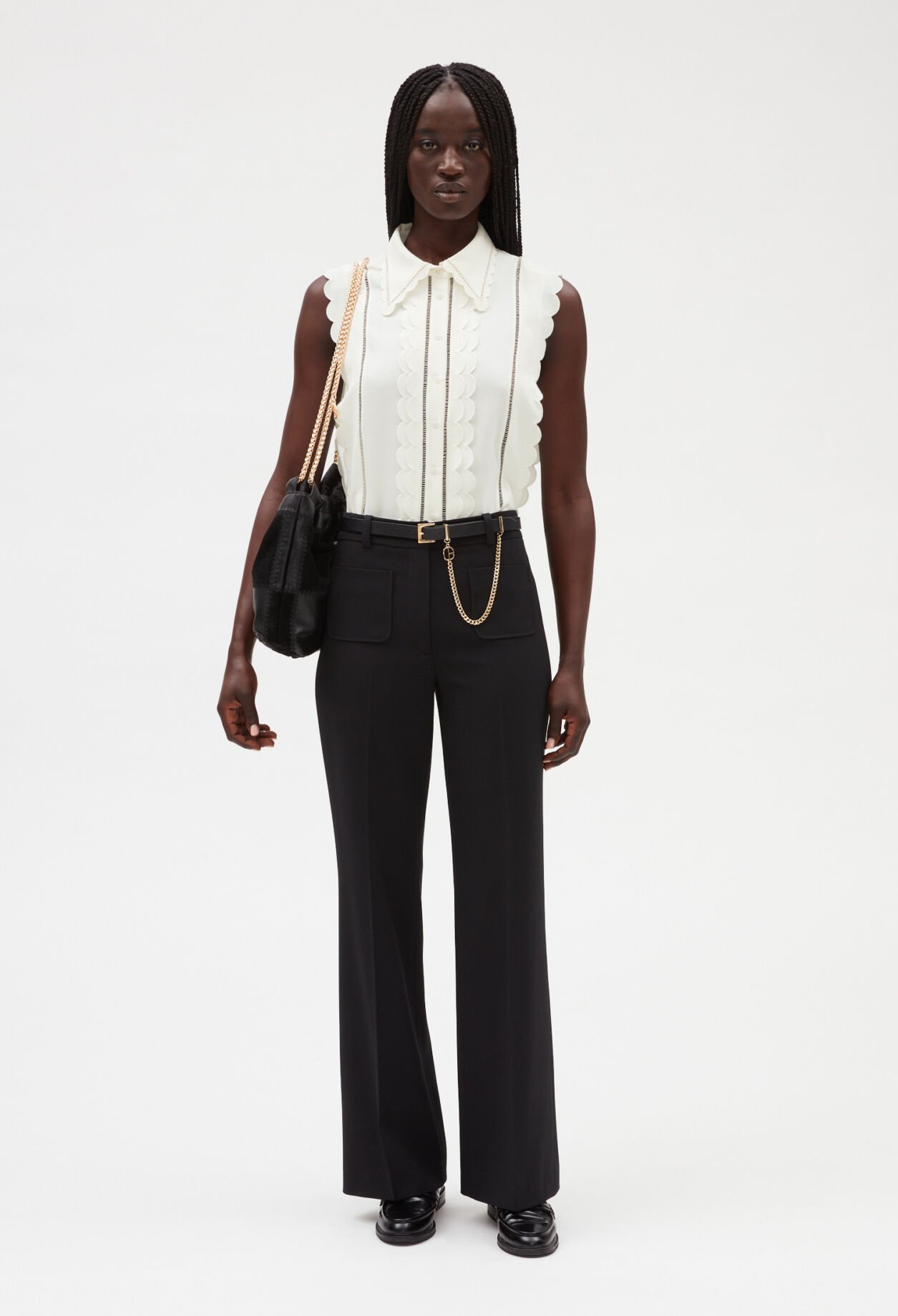 Sleeveless scalloped shirt