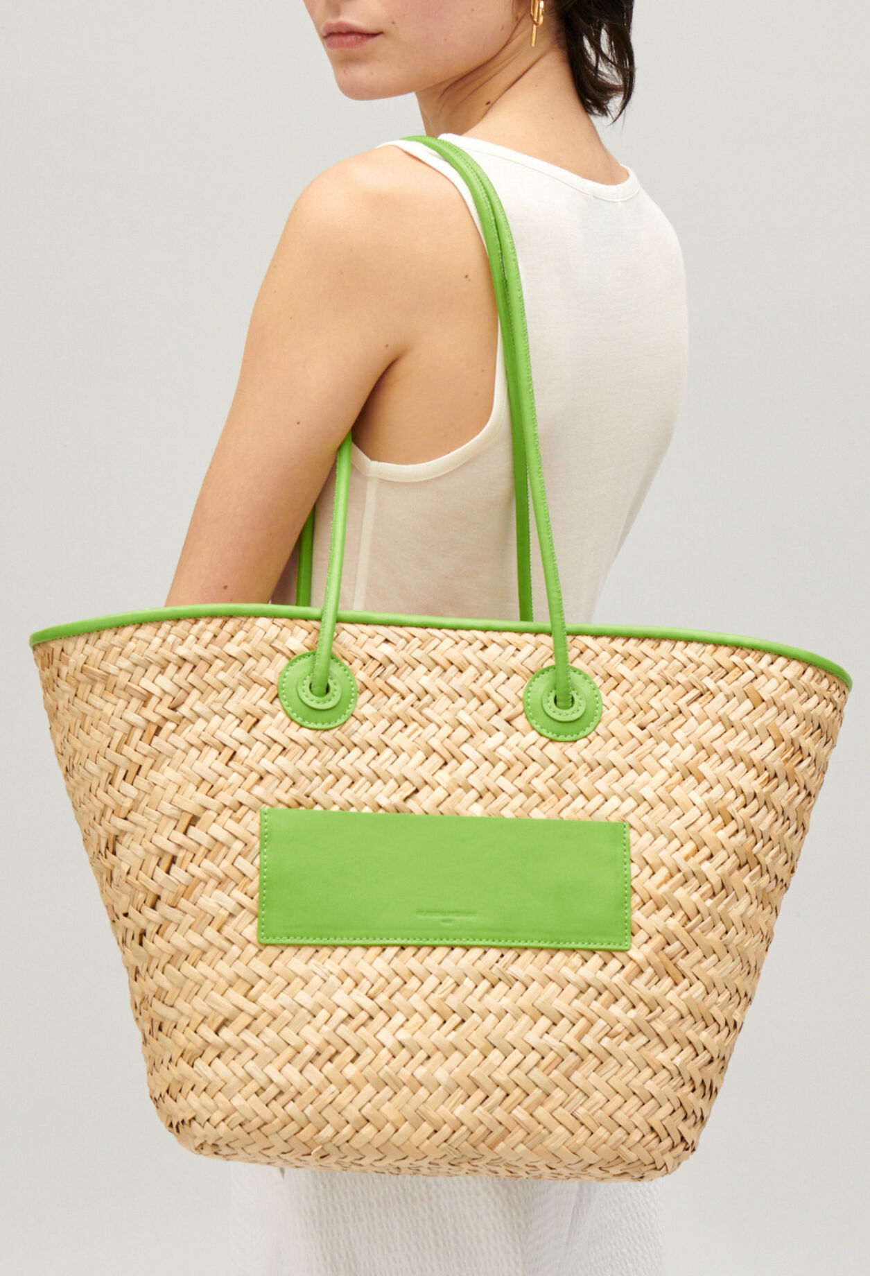 Medium straw basket