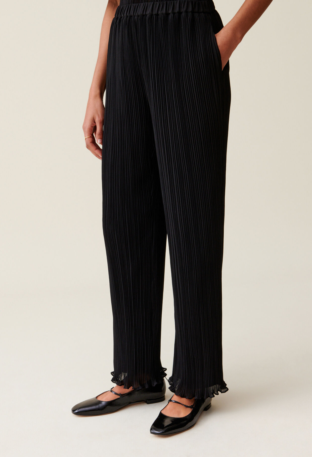 Pleated flowy pants discount