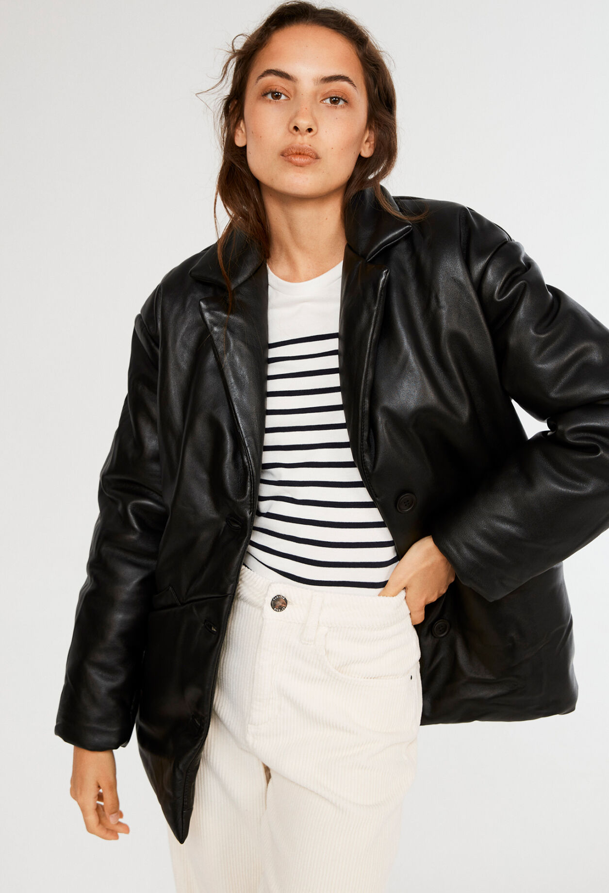 Short leather jacket