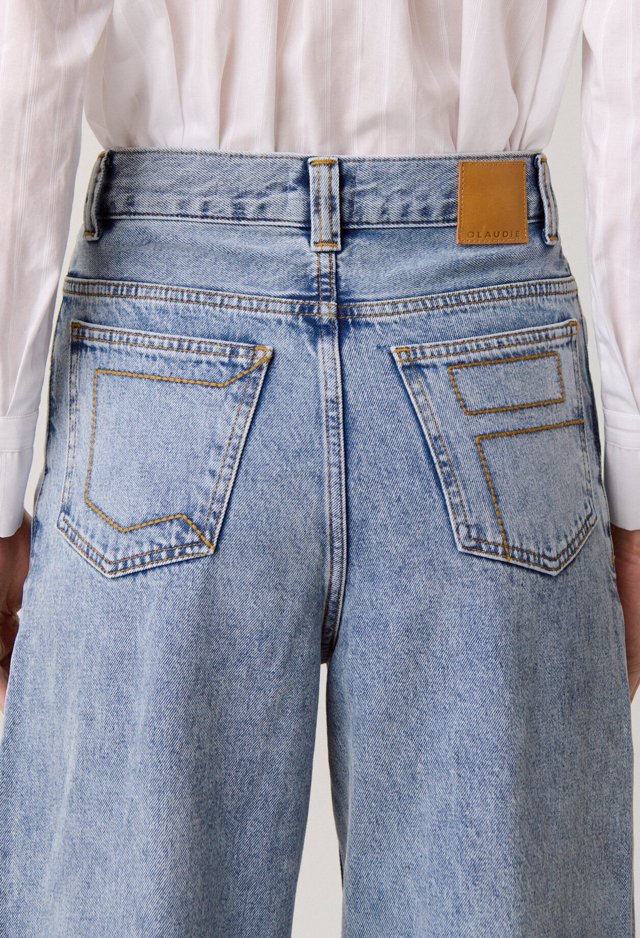 Wide-leg denim jeans