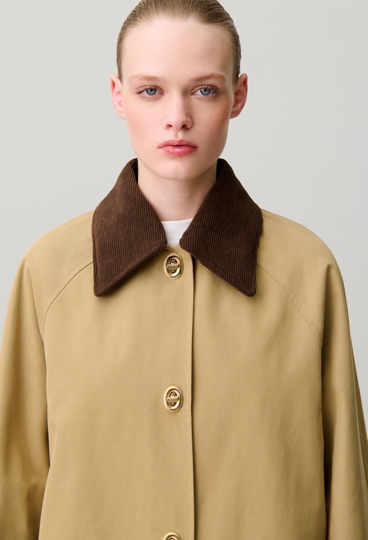Removable velvet collar trench