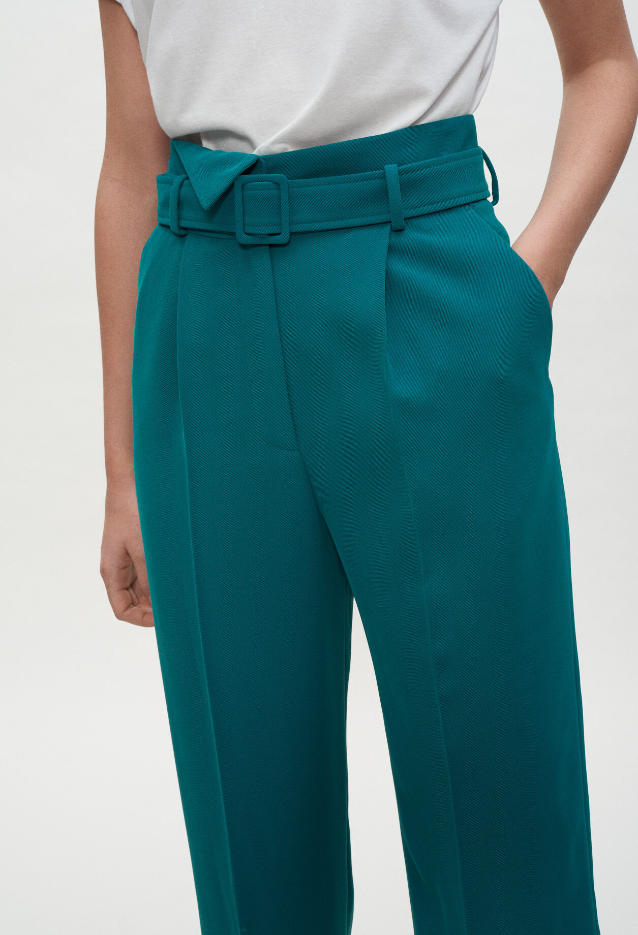 Belted carrot trousers