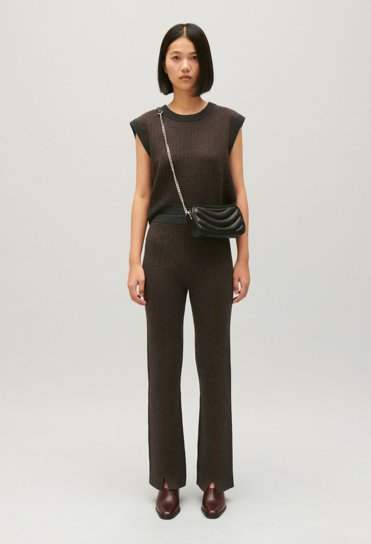 Sleeveless stripy knit jumper