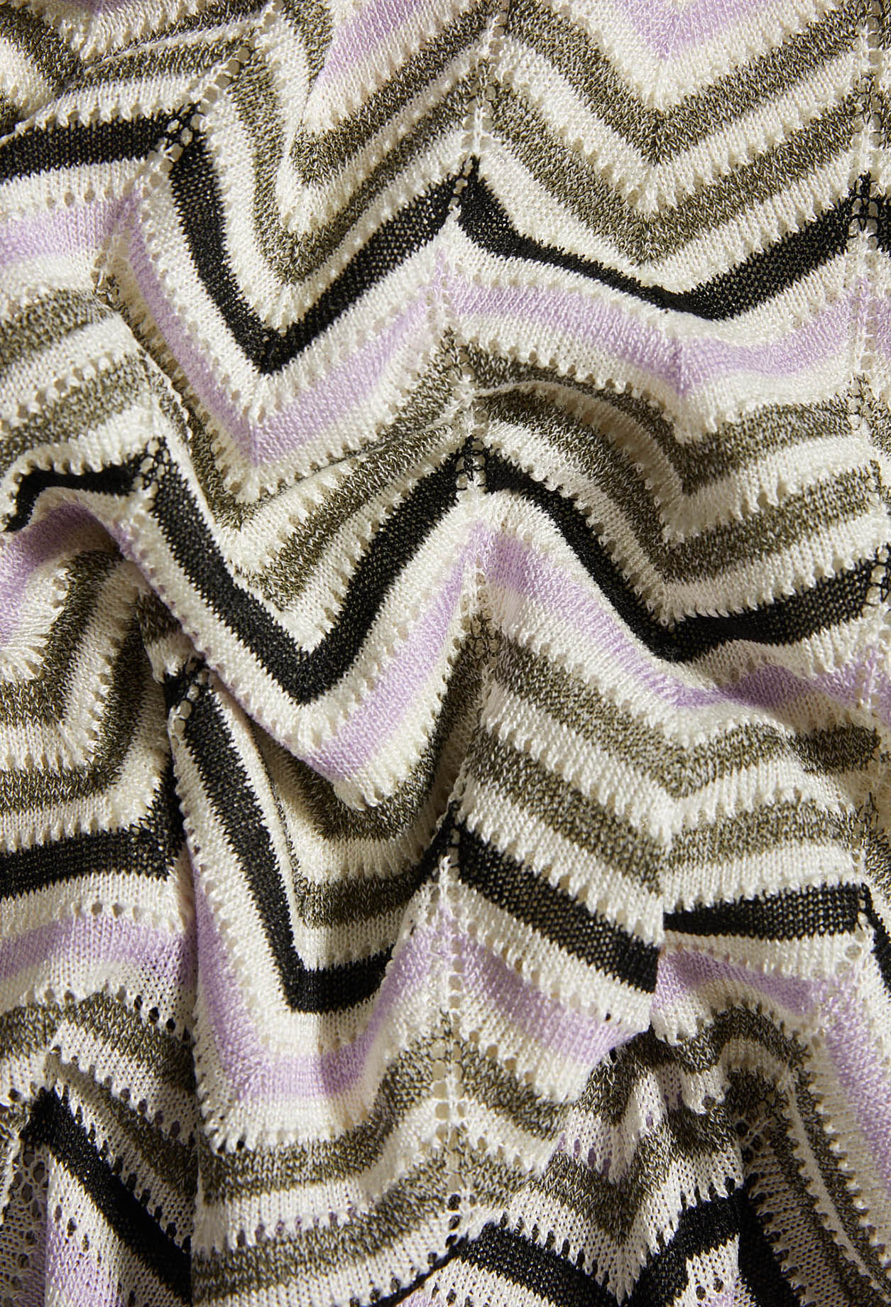 Mid-length knit skirt