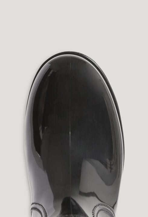 Black Wellington boots