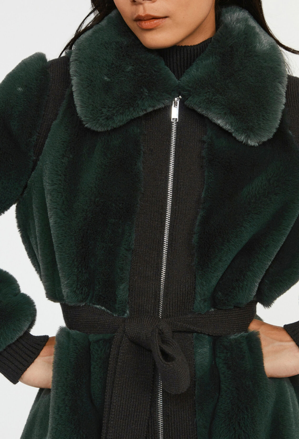 Manteau court fausse fourrure