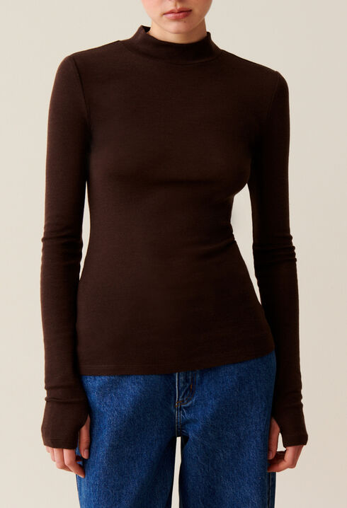 Wool top with long sleeves
