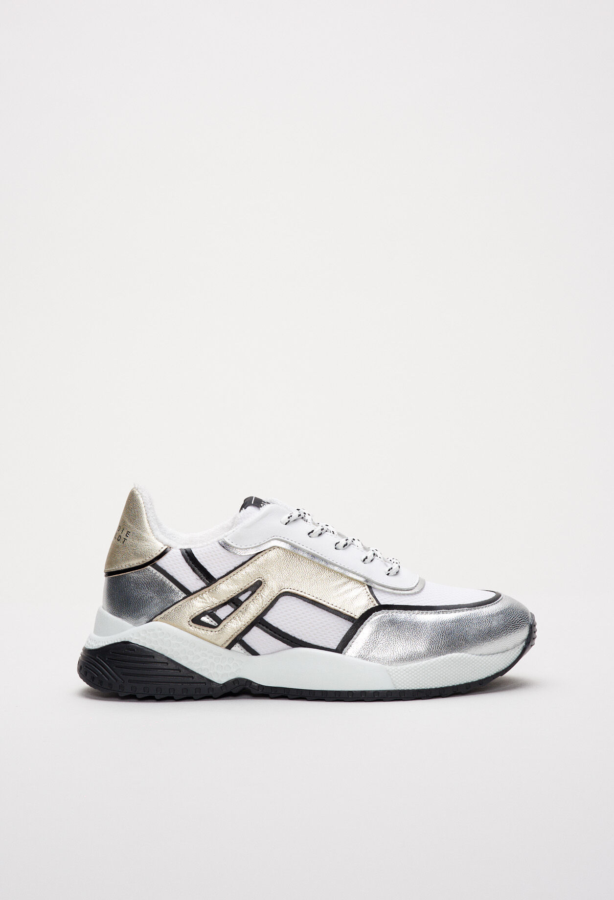 Metallic trainer
